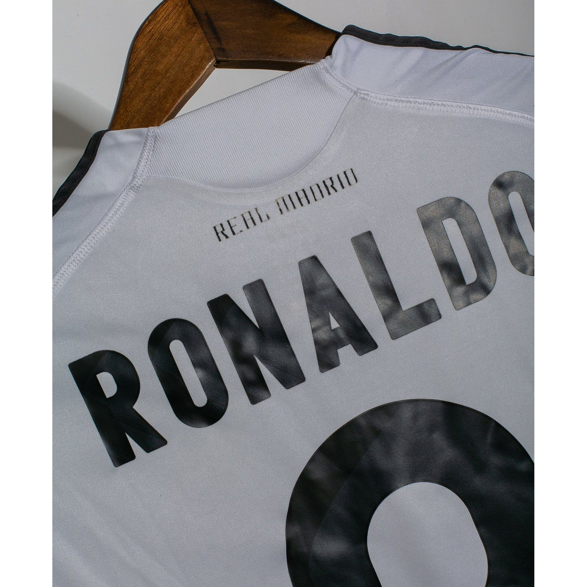 CRISTIANO RONALDO REAL MADRID 09/10 RETRO HOME JERSEY