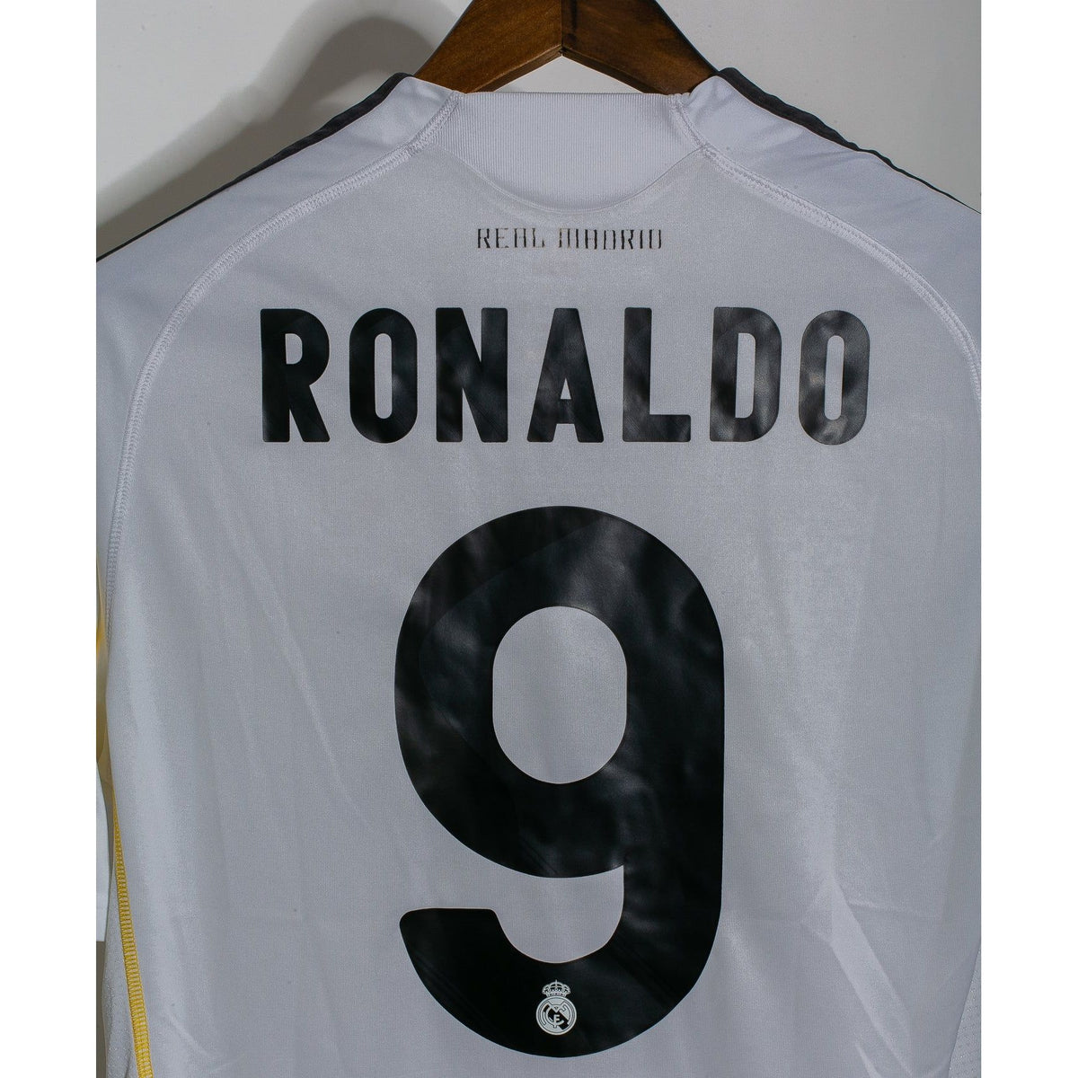 CRISTIANO RONALDO REAL MADRID 09/10 RETRO HOME JERSEY